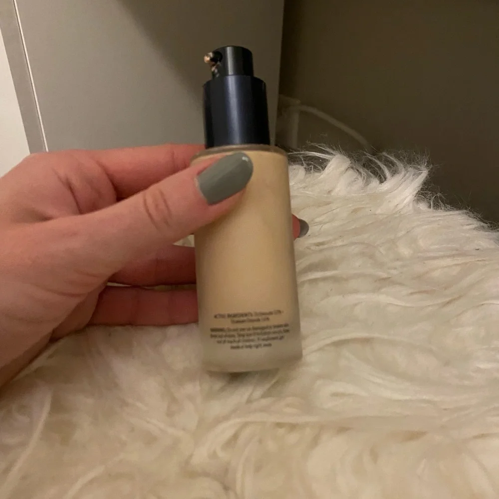 Bobbi Brown Foundation - Picture 2 of 3